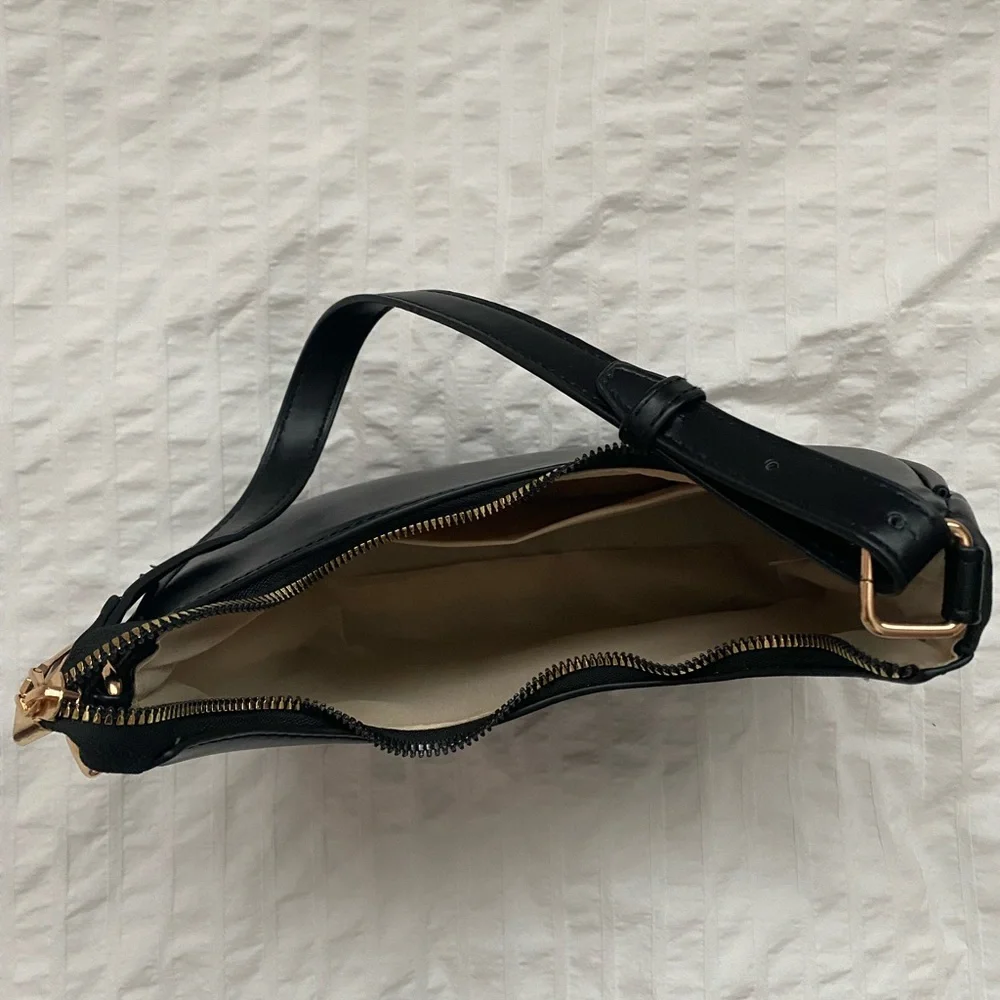 Elegant Black Shoulder Bag - Picture 8 of 9